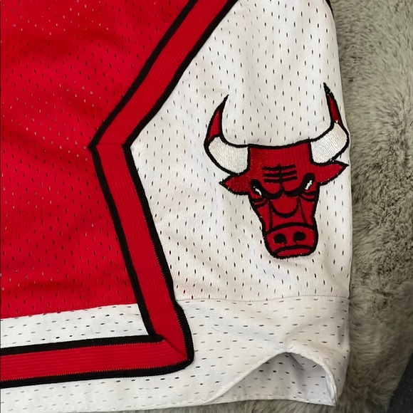 Official Chicago Bulls Just Don Red Basketball NBA Shorts 1997-98 - Picture 4 of 9